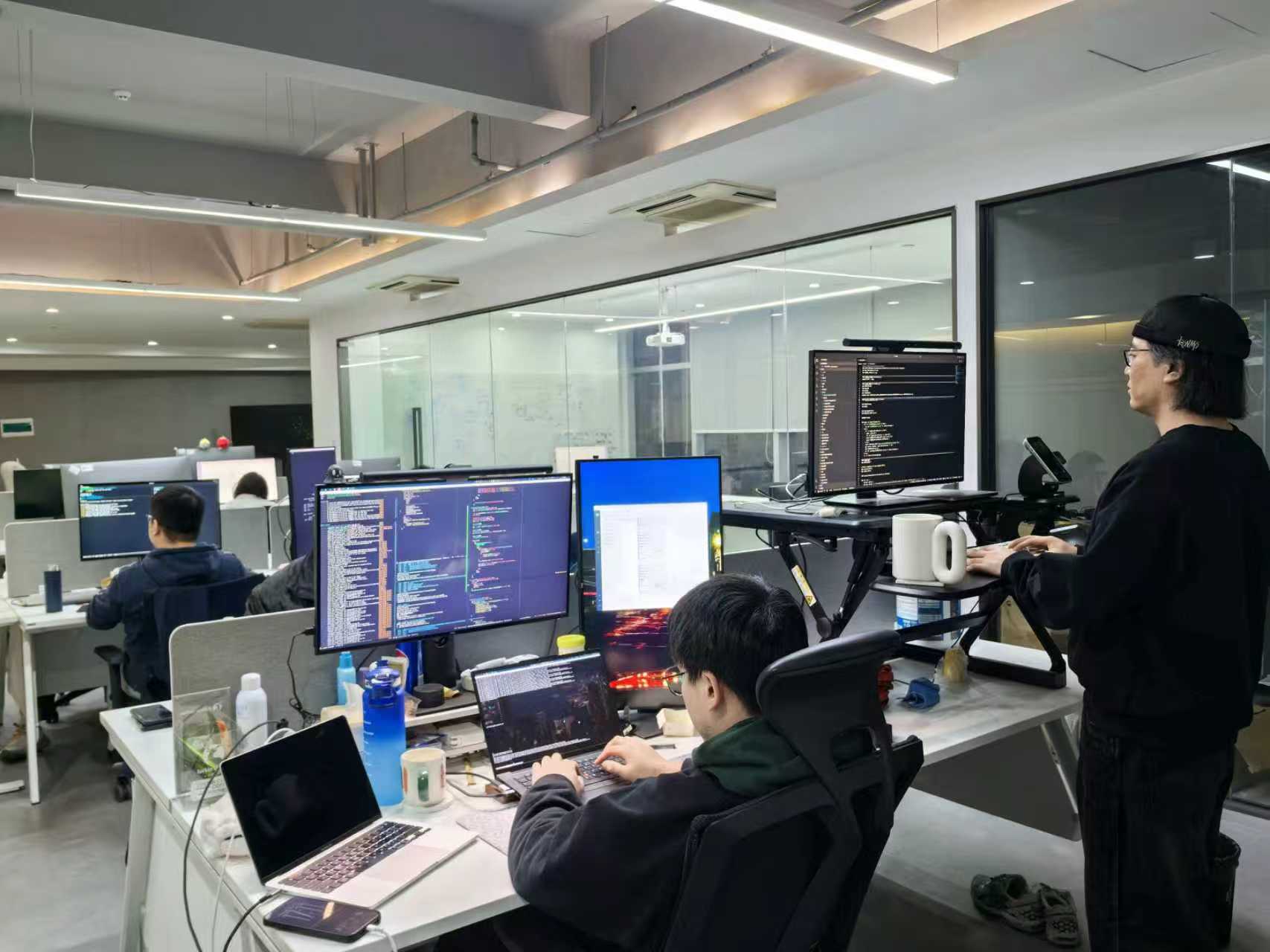 映云科技智能網(wǎng)聯(lián)汽車基礎(chǔ)軟件總部項(xiàng)目落地兩江新區(qū)，構(gòu)筑應(yīng)用軟件服務(wù)新生態(tài)